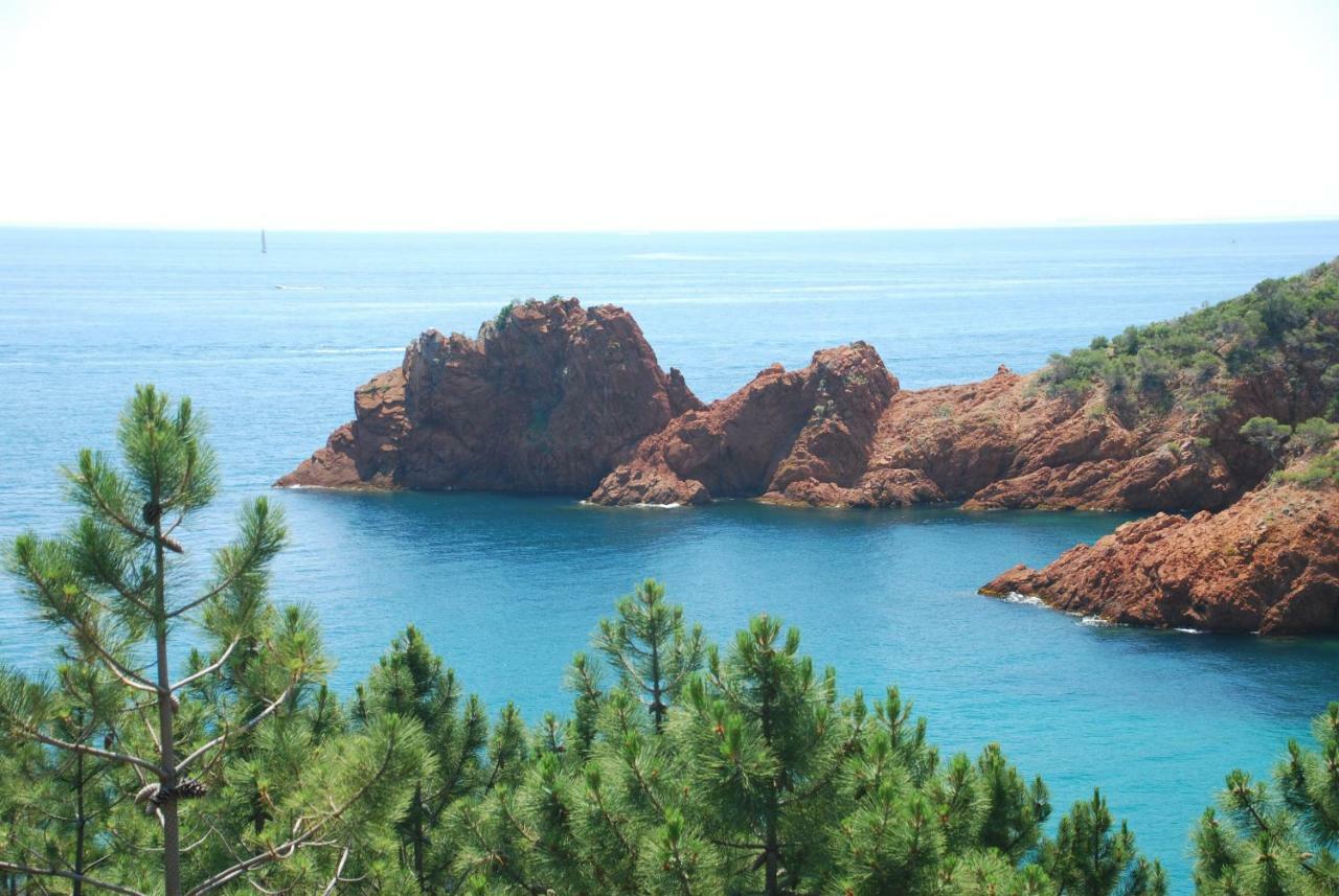 Hotel La Calanque Du Boucharel Saint Aygulf Exterior foto